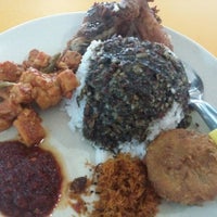 Photo taken at Aishah Lee Muslim Food by KS on 6/10/2014