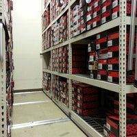 vans outlet tustin ave