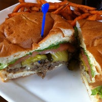 Foto diambil di kraze burgers oleh Gina T. pada 11/9/2012