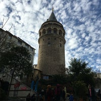 Foto scattata a İstikamet Karaköy da Haruni Reşit Y. il 11/20/2016