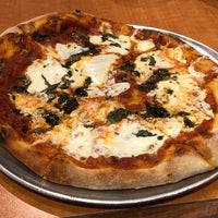 9/27/2018 tarihinde Paolo B.ziyaretçi tarafından NYPD Pizza'de çekilen fotoğraf