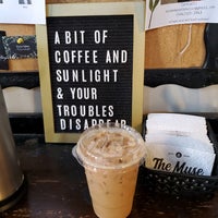 3/3/2022 tarihinde Dawn S.ziyaretçi tarafından The Muse Coffee Co'de çekilen fotoğraf