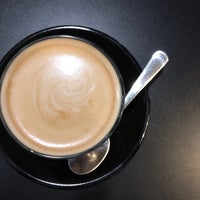 Foto diambil di Ampersand Specialty Coffee &amp; Co-workplace oleh ju ©. pada 4/3/2019