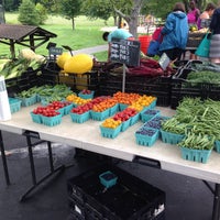 Photo taken at Norman&amp;#39;s Farmers Market - CSA pick-up @ Ohr Kodesh Congregation by Laura M. on 8/9/2016