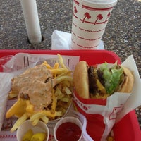 Photo taken at In-N-Out Burger by Arfton V. on 5/1/2013
