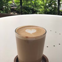 7/15/2020 tarihinde Zyn .ziyaretçi tarafından Rafine Espresso Bar'de çekilen fotoğraf