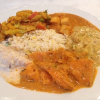Foto scattata a Aroma Indian Cuisine da ᴡ M. il 8/21/2014