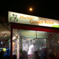 Photo taken at Mustafa’s Gemüse Kebap by Mikko R. on 8/1/2015