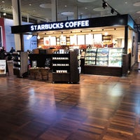 Foto scattata a Starbucks da Mickey J. il 2/26/2018