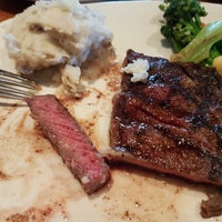 Photo taken at Outback Steakhouse by گربه خیکی F. on 3/27/2017