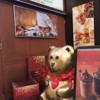 Photo taken at Lindt Chocolat Café by Auguster_1456 on 12/15/2019