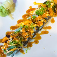 รูปภาพถ่ายที่ BluWave Sushi โดย BluWave Sushi เมื่อ 6/13/2017