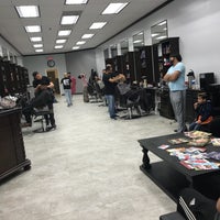 Снимок сделан в Elegance Hair Salon - Arabic Barber Shop - حلاق عربي هيوستن تكساس пользователем Ali A. 1/13/2018