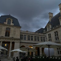 Photo taken at Jardin du Musée Carnavalet by Faisal on 10/16/2022