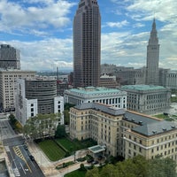Foto diambil di The Westin Cleveland Downtown oleh Brad A. pada 10/4/2021