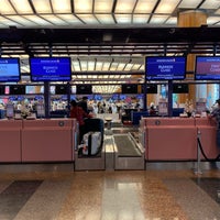 Photo taken at Singapore Airlines(SQ) Check-In Counter by Due33 P. on 1/3/2020