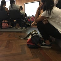 Foto diambil di Facultad de Psicología - Udelar oleh Carla S. pada 3/6/2017