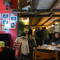Foto diambil di La Cité Libreriacafè oleh David M. pada 12/29/2019