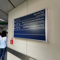 Photo taken at BTS Chit Lom (E1) by Pomme A. on 5/26/2023