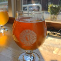 Photo taken at Outer Planet Craft Brewing by Robert W. on 8/20/2022