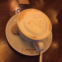Foto tomada en Robert&amp;#39;s Coffee  por Bugra Y. el 12/24/2015