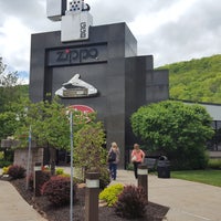Photo taken at Zippo &amp;amp; Case Museum/Visitor Center by Larry L. on 6/2/2017