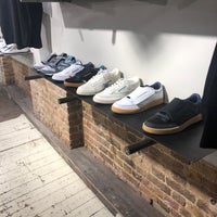 12/19/2019 tarihinde Ivana K.ziyaretçi tarafından Sneakersnstuff London'de çekilen fotoğraf