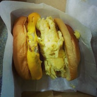 5/6/2013에 Anna S.님이 Custom Burgers by Pat La Frieda에서 찍은 사진