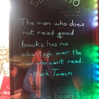 Foto diambil di Mercer Street Books oleh Heather R. pada 10/24/2018