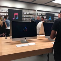 Photo taken at Apple The Galleria by Ryan D. on 9/25/2018