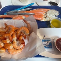 Снимок сделан в Tim&amp;#39;s Rivershore Restaurant and Crabhouse пользователем Julie M. 4/11/2021