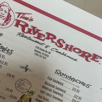 4/11/2021 tarihinde Julie M.ziyaretçi tarafından Tim&amp;#39;s Rivershore Restaurant and Crabhouse'de çekilen fotoğraf