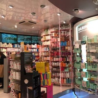 Photo taken at Pharmacie Anglaise des Champs-Élysées by K M on 10/19/2016