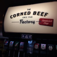 รูปภาพถ่ายที่ The Corned Beef Factory โดย Piper เมื่อ 4/9/2016