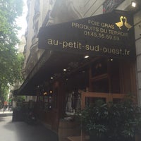 Photo taken at Au Petit Sud Ouest by PASKO on 7/6/2016