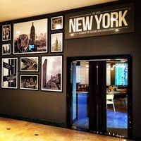 10/30/2015 tarihinde New York Restaurant &amp;amp; Barziyaretçi tarafından New York Restaurant &amp;amp; Bar'de çekilen fotoğraf