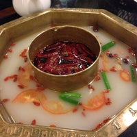 Das Foto wurde bei Lan Dining Restaurant 蘭餐厅 von Emily L. am 5/26/2013 aufgenommen