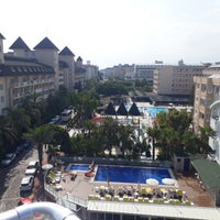 Photo taken at Club Hotel Caretta Beach by ŞAMPİYON on 7/17/2019
