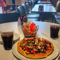 Photo taken at Pizza Hut by NoOora on 7/4/2019