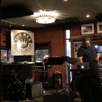 Das Foto wurde bei The Rex Hotel Jazz &amp;amp; Blues Bar von Hina am 10/27/2019 aufgenommen