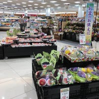Photo taken at Feel Supermarket Kamiyashiro by Masatoshi T. on 8/10/2017