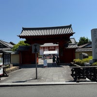 Photo taken at Yakushi-ji Temple by ヾ(ΘェΘ)ぱんだ☆ on 5/4/2024