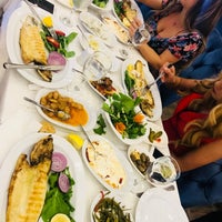 รูปภาพถ่ายที่ Vokalist Restaurant โดย Çiçek เมื่อ 10/7/2017