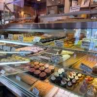 Foto tirada no(a) Bennison&amp;#39;s Bakery por Karen em 12/13/2023