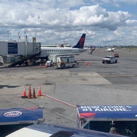 Photo taken at Gate D6 by Londoner ا. on 8/25/2019