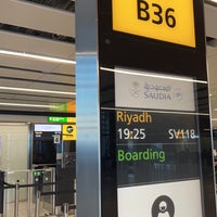 Photo taken at Gate B36 by Londoner ا. on 5/4/2022