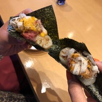 Foto scattata a Sushi Enya da Kimmie N. il 7/20/2019