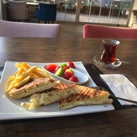 Photo taken at Taş DEĞİRMEN FIRIN  CAFE by Ertugrul K. on 1/4/2019