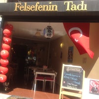 รูปภาพถ่ายที่ Felsefenin Tadı โดย AYNUH เมื่อ 4/23/2013