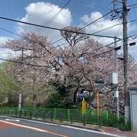 Photo taken at 聖蹟桜ヶ丘 いろは坂通り by saboten_no_hana on 4/3/2021